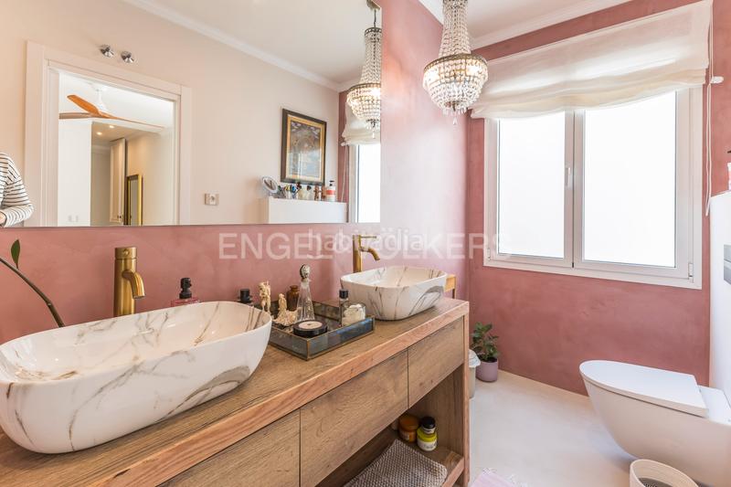 Foto 4cb71dab-38e0-4827-9ee0-cff38070f530. Apartamento maravillosa propiedad familiar reformada en argelles en Madrid