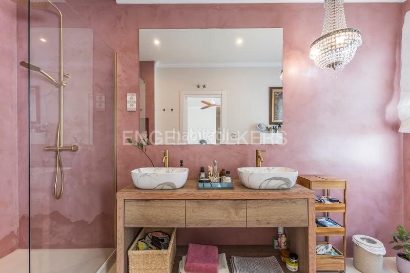 Foto fc57afd4-a941-4dde-bb08-3c04953bad7c. Apartamento maravillosa propiedad familiar reformada en argelles en Madrid