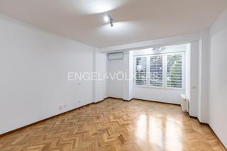 Miete Appartement in Estrella. Amplio y tranquilo piso con amplia plaza de garaje en retiro