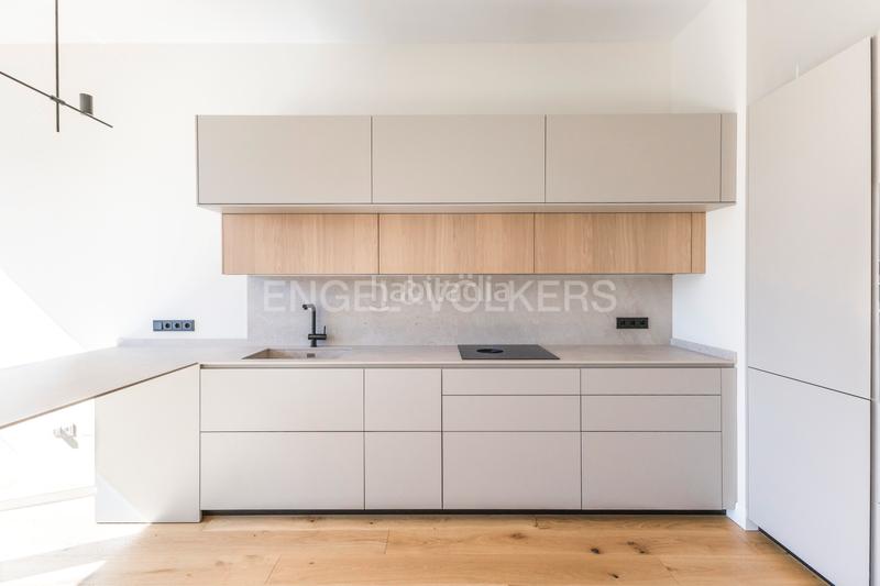 Foto 0770f990-da02-49fb-a3bf-ed7668474bd4. Apartamento duplex de lujo en arturo soria Costillares en Madrid