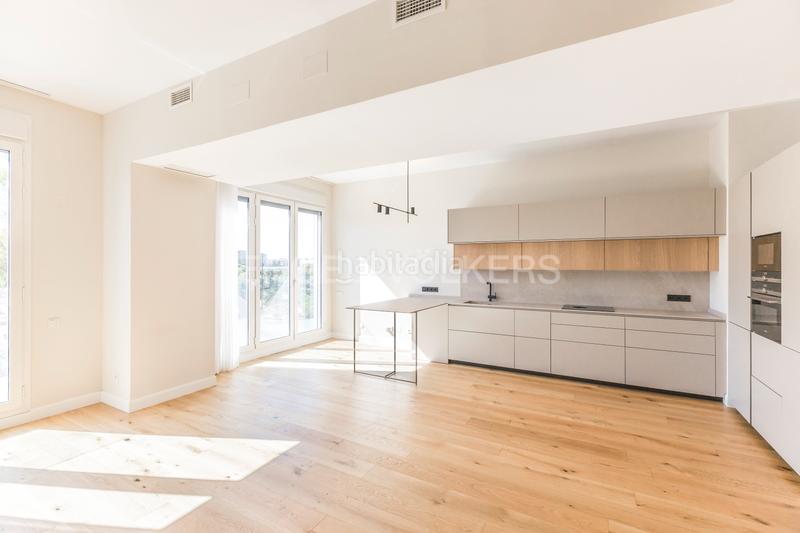 Foto 1d5a58c9-ab78-440a-9962-a145d5029c2c. Apartamento duplex de lujo en arturo soria Costillares en Madrid