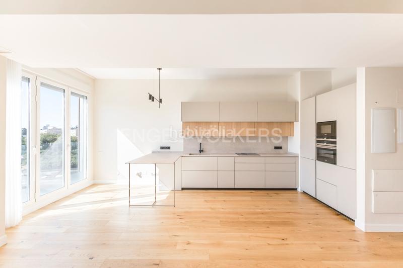 Foto 4086e1c3-aad8-4597-a47b-366fd47d1e86. Apartamento duplex de lujo en arturo soria Costillares en Madrid