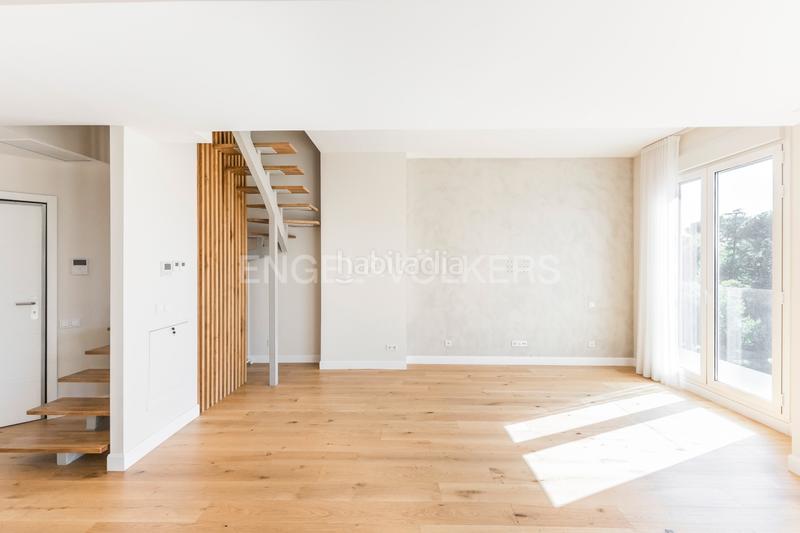 Foto 5085d8d2-8d48-4125-80f2-469bbe197ba2. Apartamento duplex de lujo en arturo soria Costillares en Madrid