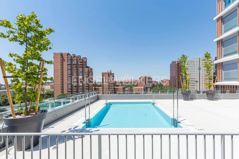 Foto 6a2a90b1-26f2-43e4-abe5-7be268dd9592. Apartamento duplex de lujo en arturo soria Costillares en Madrid