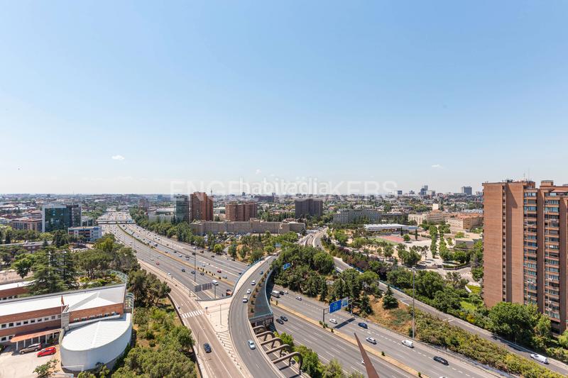 Foto 6afc7096-3fdb-4102-b463-424cb9093eba. Apartamento duplex de lujo en arturo soria Costillares en Madrid