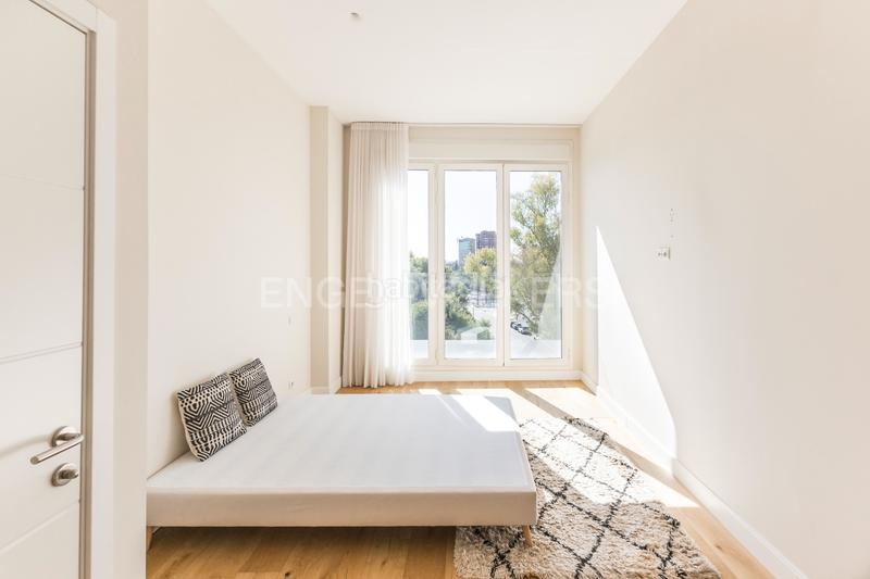 Foto 905ff67a-fd5d-40ec-8f5c-8da49d3f7b7f. Apartamento duplex de lujo en arturo soria Costillares en Madrid