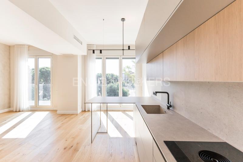 Foto db6957d1-3a31-40d6-b168-e1e6cc366b72. Apartamento duplex de lujo en arturo soria Costillares en Madrid