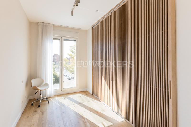 Foto ec0b4730-bba3-44a8-98a9-5067ccd42409. Apartamento duplex de lujo en arturo soria Costillares en Madrid