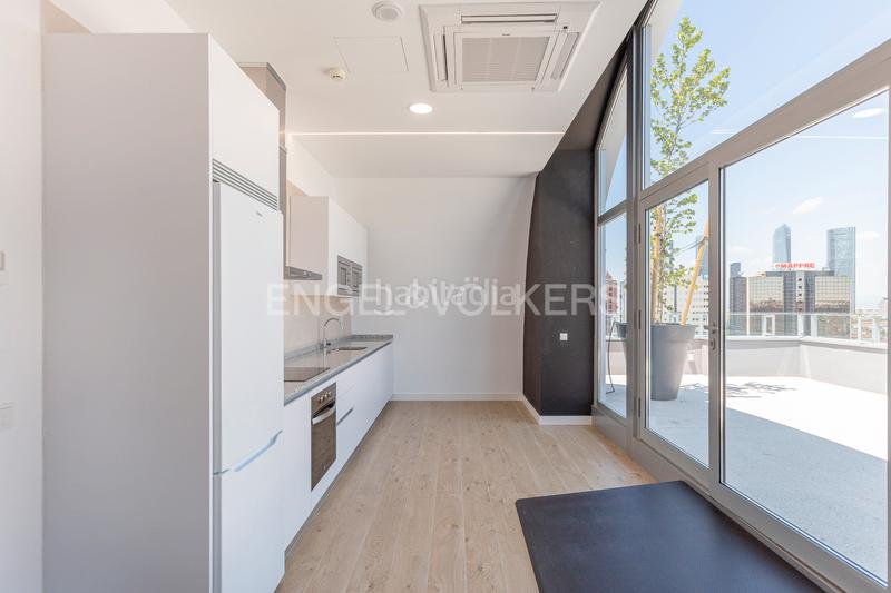 Foto f4d6e0ad-af5b-4046-b387-de96c7a7f11d. Apartamento duplex de lujo en arturo soria Costillares en Madrid