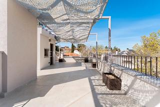 Location Maison à Hispanoamérica-Bernabéu. Precioso chalet con jardín, terraza y garaje