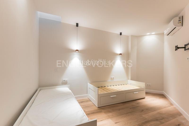 Foto c4b9cf33-0c19-437a-8170-48ecf1489b3e. Apartamento maravilloso duplex con posibilidad de 2 apartamentos. en Madrid