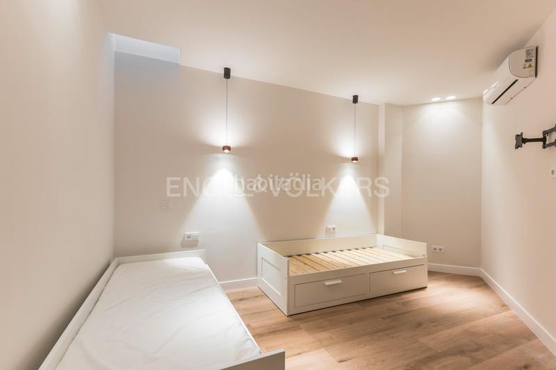 Foto cec468f6-5700-4da9-bf13-8ec04c04006e. Apartamento maravilloso duplex con posibilidad de 2 apartamentos. en Madrid