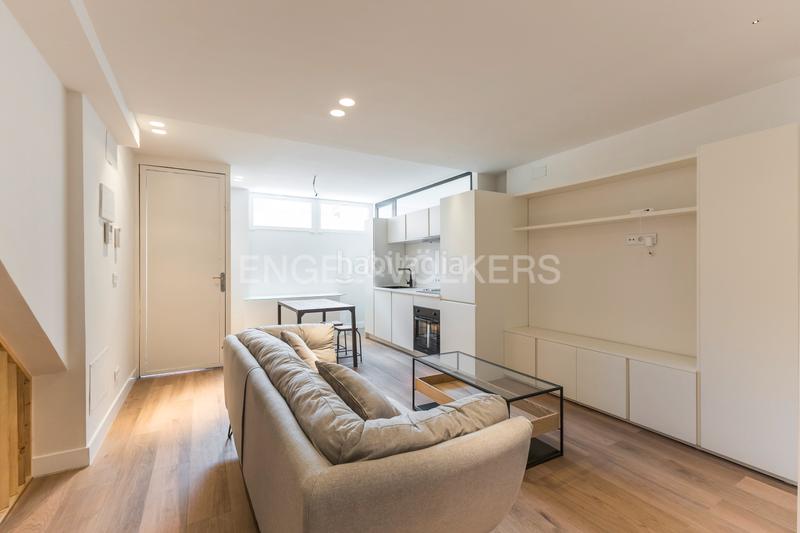 Foto e2036afd-29f2-4e21-be29-d2964eace440. Apartamento maravilloso duplex con posibilidad de 2 apartamentos. en Madrid