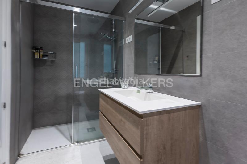 Foto c4742a52-3af6-40cc-a55a-15b41e219c9a. Apartamento magnífica vivienda reformada con terraza en Gaztambide en Madrid