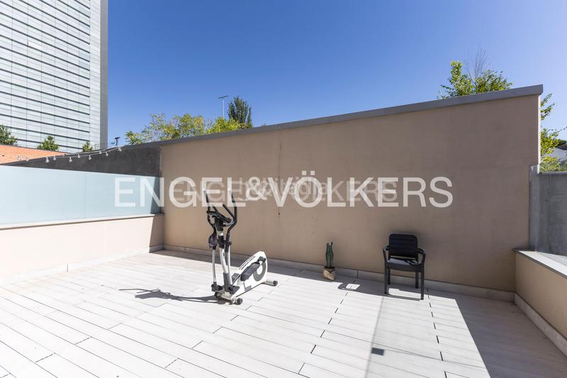 Foto 3df25fff-ecb4-4084-bcf3-dbd530929dfb. Duplex with heating parking pool in Costillares Madrid