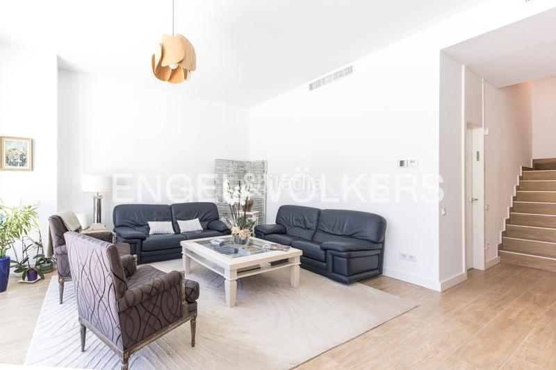 Foto 55f3a656-629e-4c86-b676-b4894951dd10. Duplex with heating parking pool in Costillares Madrid