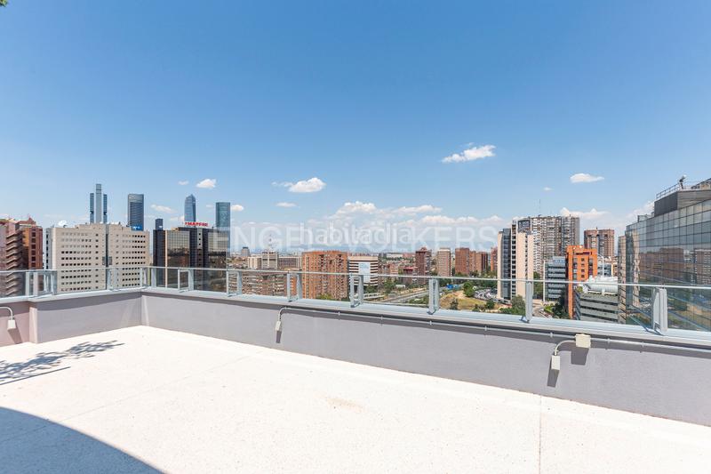 Foto 61da52c4-0d5d-4ca5-afcb-991a24cff188. Duplex avec chauffage parking piscine dans Costillares Madrid