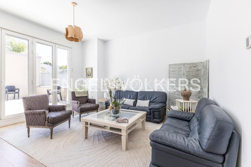 Foto 6cd9a2ec-656a-40d0-a47b-3c89e5639690. Duplex with heating parking pool in Costillares Madrid