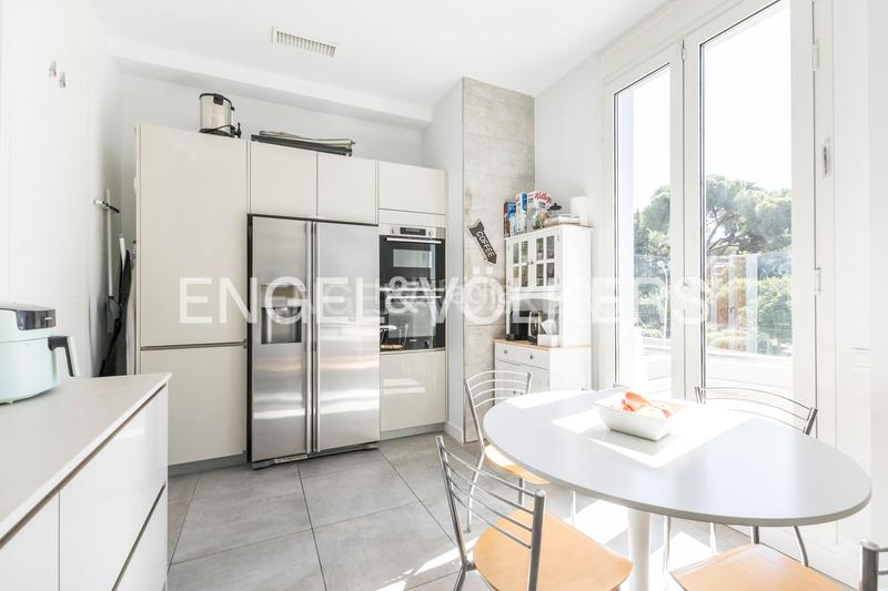 Foto 74629f42-0c0a-4218-b1e8-ea42b0b28ffa. Duplex with heating parking pool in Costillares Madrid