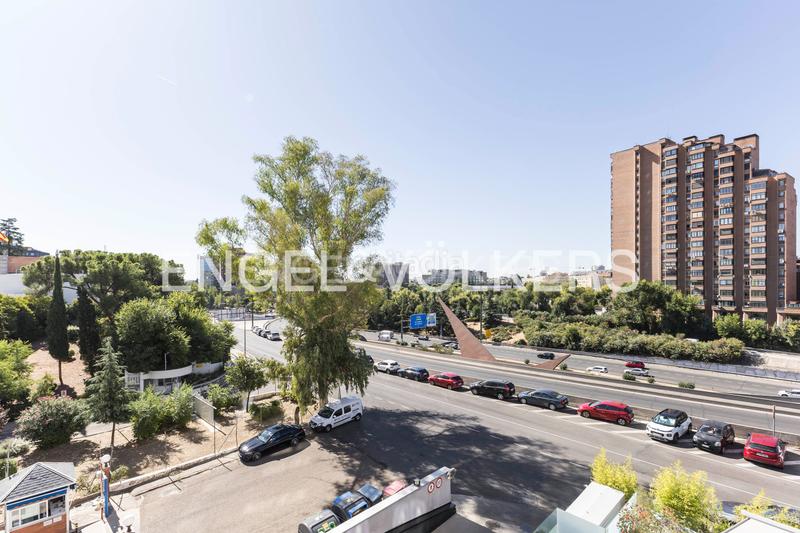 Foto 8337aa69-ab9c-45d1-842b-ac5e6830b1a2. Duplex with heating parking pool in Costillares Madrid