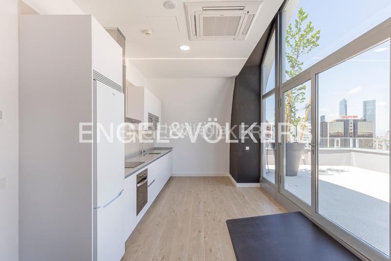 Foto 9d6a3fbb-1b7c-4647-894f-893355f8a094. Duplex with heating parking pool in Costillares Madrid