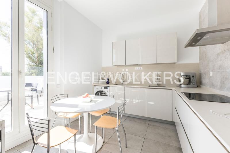 Foto be8b2717-97e7-4c7e-92bd-07f642794807. Duplex with heating parking pool in Costillares Madrid