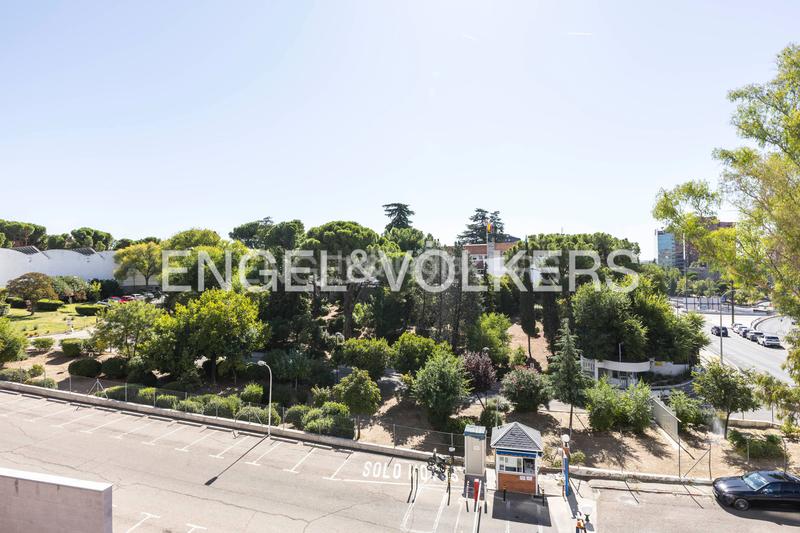 Foto beaf7244-106d-4cb7-9b0d-3b4158477dc0. Duplex with heating parking pool in Costillares Madrid