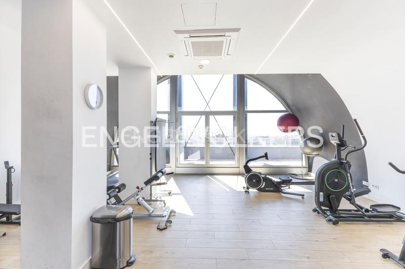 Foto c56c23b0-e0c9-4f4c-8120-8ff2b8731274. Duplex with heating parking pool in Costillares Madrid