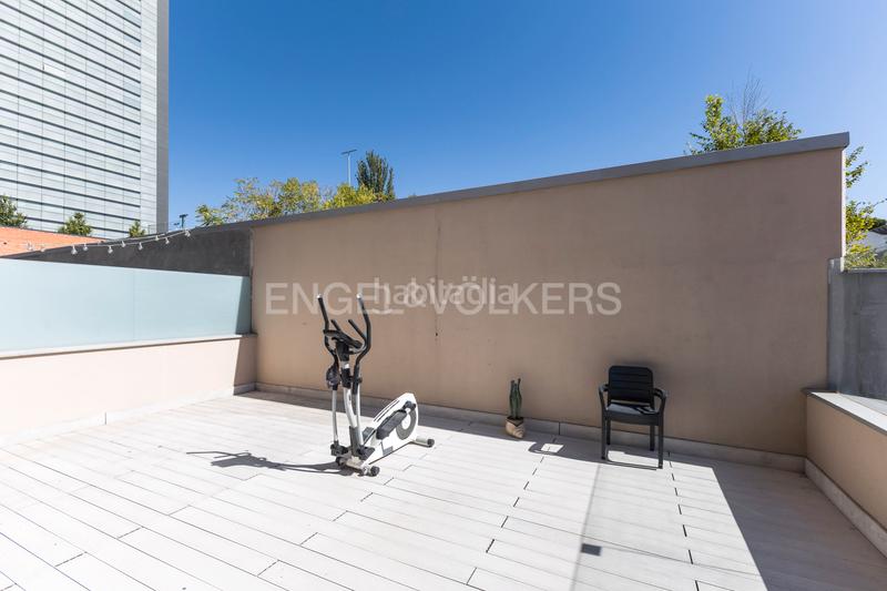 Foto cd38dea1-6f85-48d0-8359-2ec628083e1b. Duplex avec chauffage parking piscine dans Costillares Madrid
