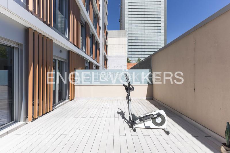 Foto dc541d1a-0c40-48ec-b8bd-4739a73bb803. Duplex with heating parking pool in Costillares Madrid