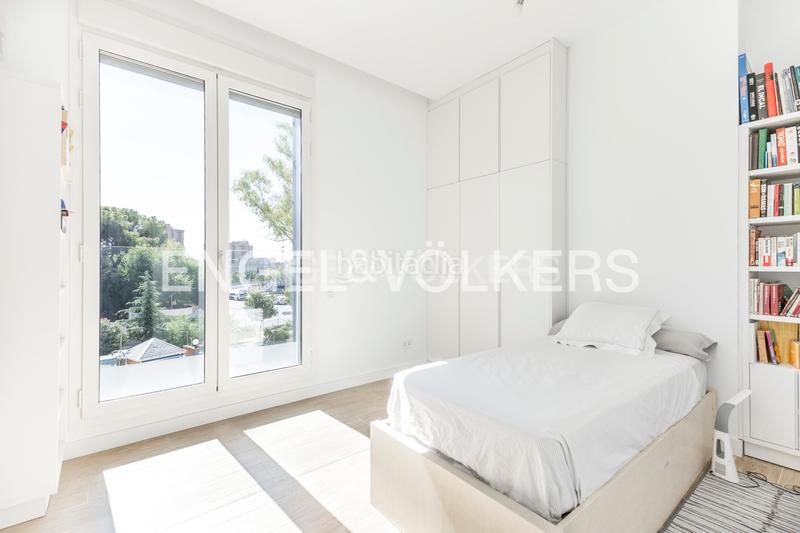 Foto e9a3e8da-dca6-404c-809f-4855f11bedb9. Duplex with heating parking pool in Costillares Madrid