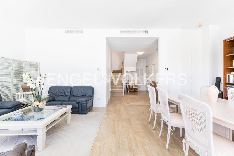 Foto f0eee625-28e5-4177-96cf-0c72acff8af7. Duplex with heating parking pool in Costillares Madrid