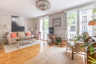 Apartament  Calle de zurbano. Maravillosa propiedad familiar en almagro con dos balcones a la