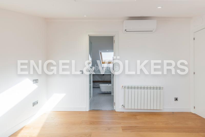 Foto 185d487b-96a1-4dd2-bf4c-8685f62ded6e. Alquiler apartamento diáfano y luminoso piso junto al parque del retiro en conde de aranda . en Madrid