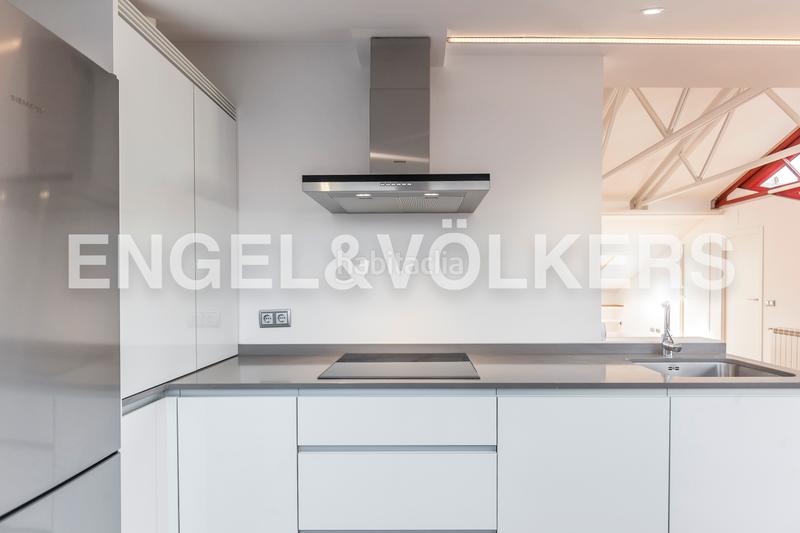 Foto 3b0e20d4-627f-40c8-9d85-f2c9e194174d. Alquiler apartamento diáfano y luminoso piso junto al parque del retiro en conde de aranda . en Madrid