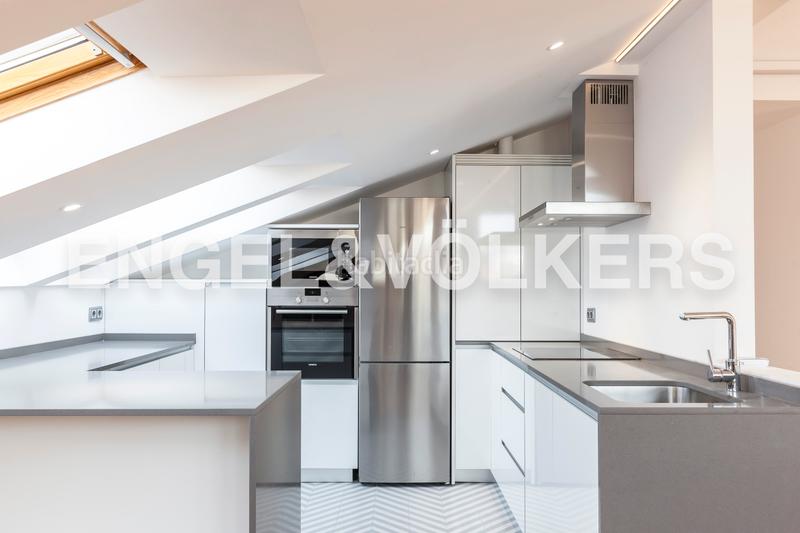 Foto c059b2cf-e3bf-432d-9ea8-a27c2e01c3b0. Alquiler apartamento diáfano y luminoso piso junto al parque del retiro en conde de aranda . en Madrid