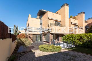 Miete Haus in Parque Empresarial. Chalet adosado en las rozas