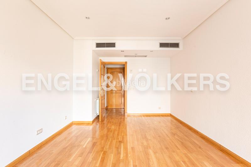 Foto 38b148dc-eda6-4f36-b2c0-69ea52a2cdcc. Location appartement avec chauffage parking piscine dans Madrid