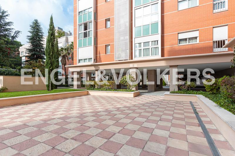 Foto 5edc2174-48e7-44ca-83c2-c3d4b5b1b56d. Location appartement avec chauffage parking piscine dans Madrid