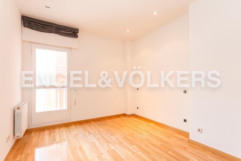 Foto c2d6a5b4-50f8-4cbe-83c5-4b432e549e38. Location appartement avec chauffage parking piscine dans Madrid