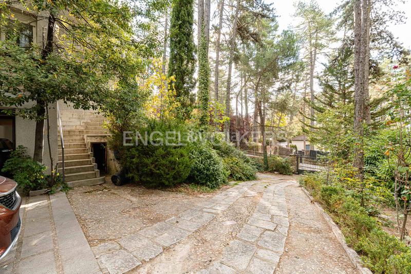 Foto c92a81ee-2e1d-442f-b7ce-4c2b2c5cdf5f. Casa amb calefacció a Abantos-Carmelitas San Lorenzo de El Escorial