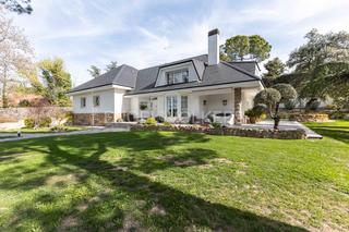 Location Maison  Calle valle de mansilla. Precioso chalet unifamiliar en las lomas en alquiler