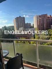 Appartement à Prosperidad. Oportunidad en calle lópez de hoyos con terraza privada