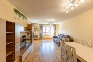 Apartament  Pedro rico. Fabuloso piso con terraza, piscina, gimnasio y garaje en la paz.