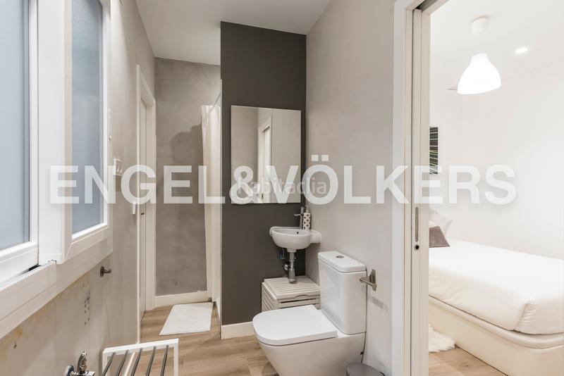 Foto c02c9ede-49df-4774-bd13-691f0a89455a. Alquiler apartamento piso de 3 dormitorios dobles amueblado en alquiler en Madrid