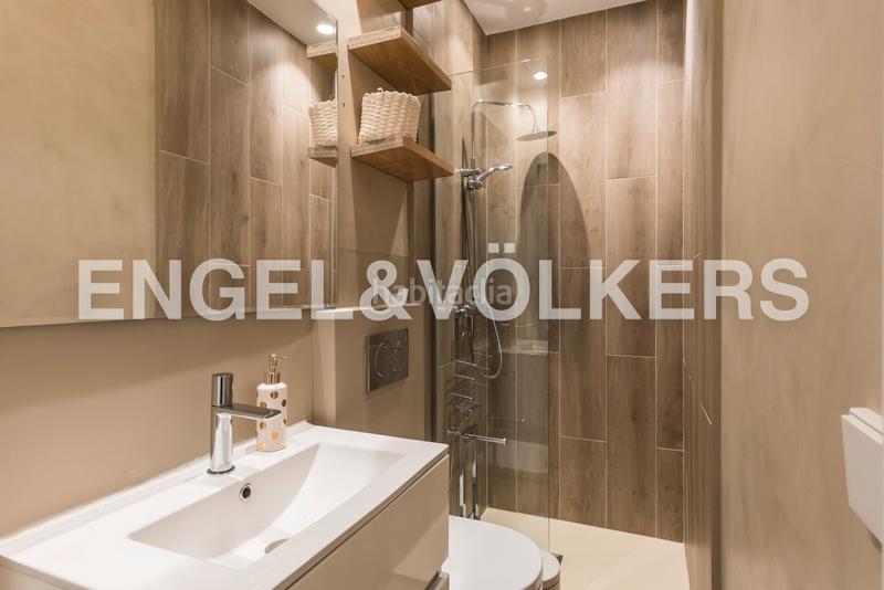 Foto f69fd64d-702d-4c52-aea9-6f3a0f263b37. Alquiler apartamento piso de 3 dormitorios dobles amueblado en alquiler en Madrid