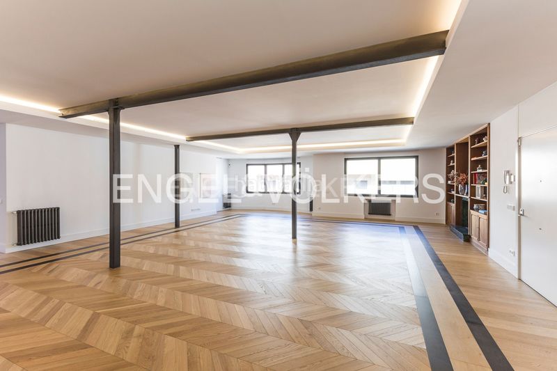 Foto e5289f0d-d7af-40c4-9a41-6e20ed2927c9. Pis amb calefacció aparcament a Lista Madrid