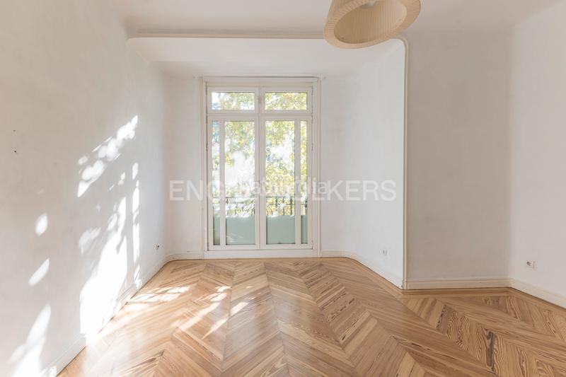 Foto 014d5ea7-8042-4621-8dfc-0d40c0991a79. Alquiler apartamento elegante y luminoso piso en alfonso xii con vista al parque del retiro en Madrid