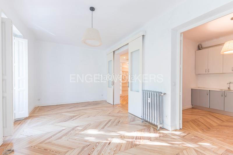 Foto 3e45bb95-53db-4df2-a86e-5c10c286deb2. Alquiler apartamento elegante y luminoso piso en alfonso xii con vista al parque del retiro en Madrid