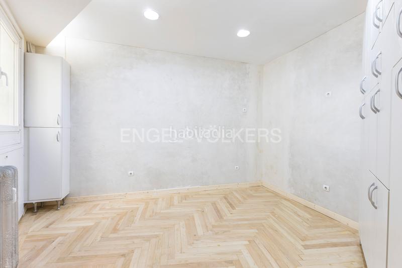 Foto b4b0dac7-eebf-4bd0-a93d-bfac54e7649b. Alquiler apartamento elegante y luminoso piso en alfonso xii con vista al parque del retiro en Madrid